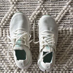 On Clouds Women's White and Mint Athletic Shoes